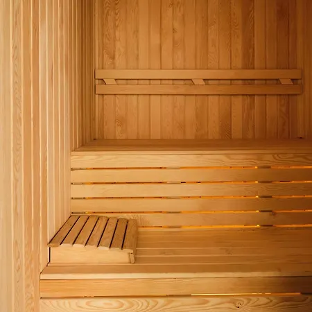 Ashta / Minimal Vila
